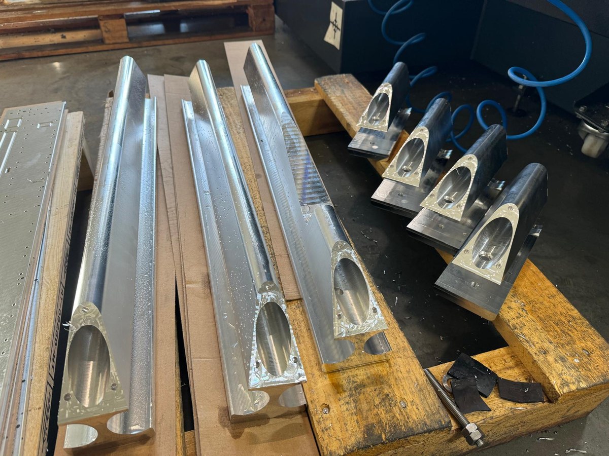 Photo 16 — CNC machined detail