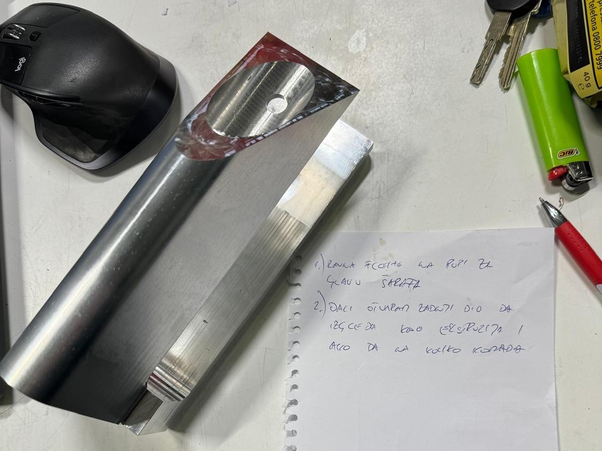 Photo 18 — CNC machined detail